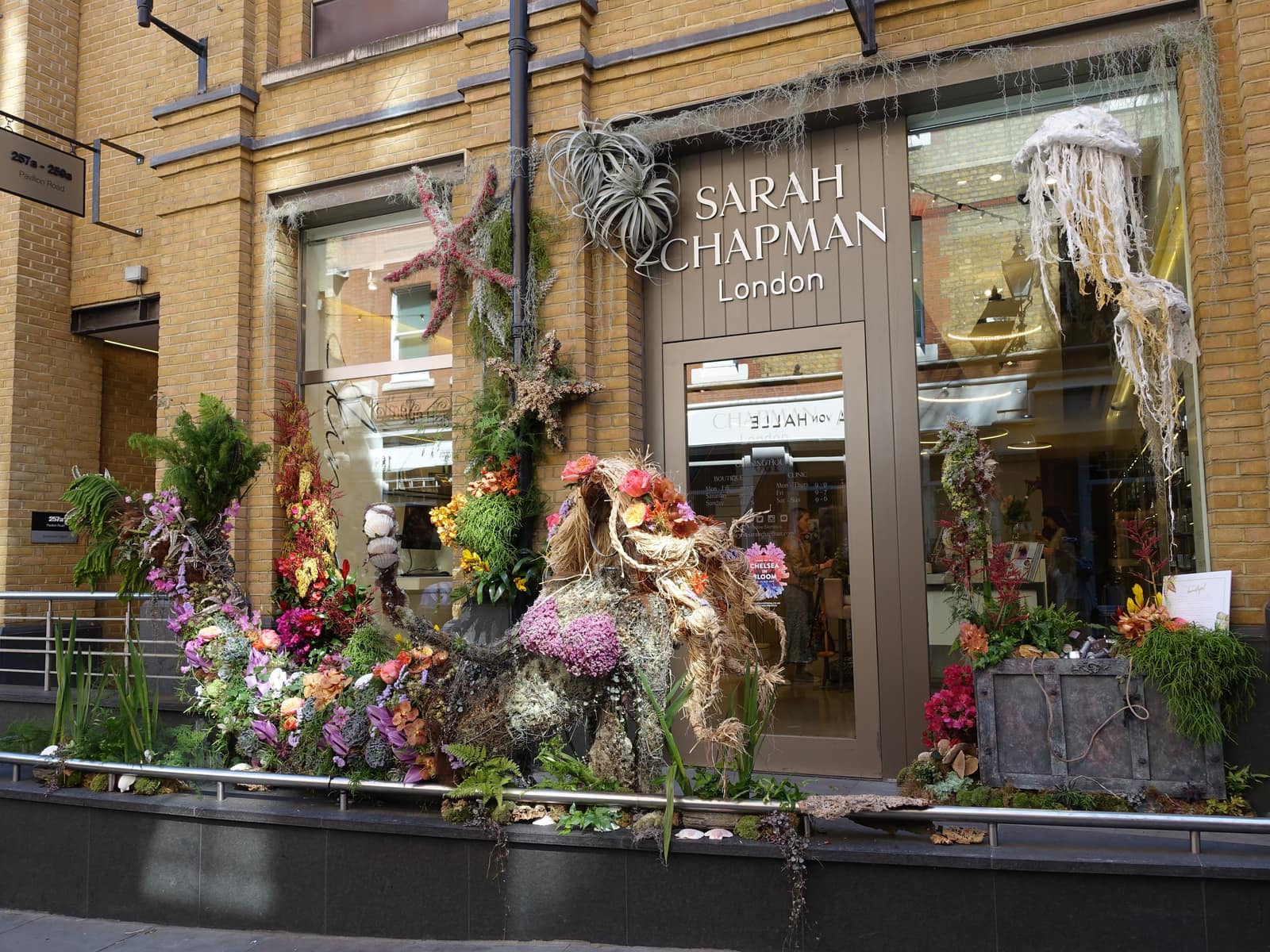 Best floral shop displays at Chelsea in Bloom 2019