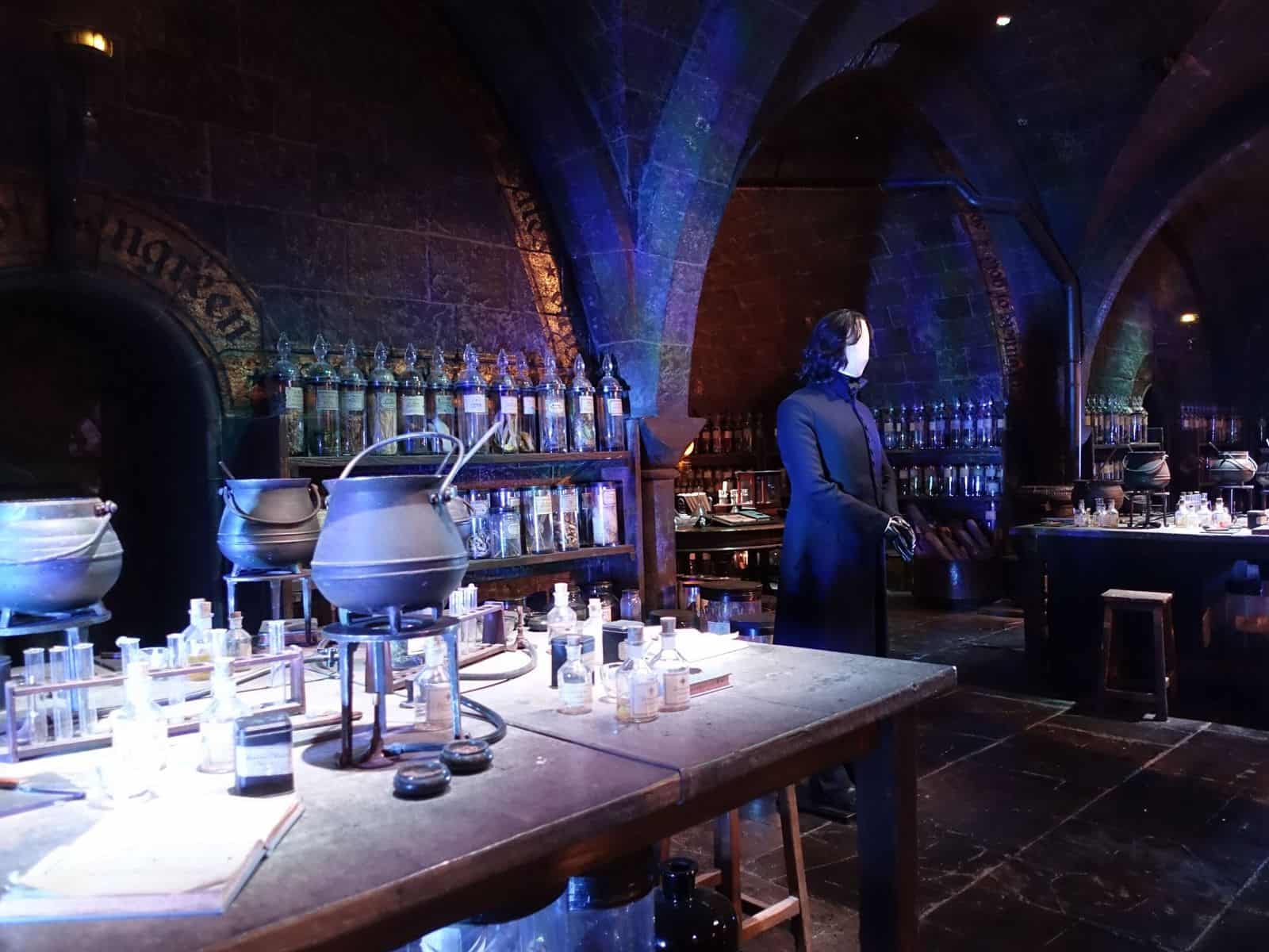 harry_potter_studio_tour_london_snape_classroom