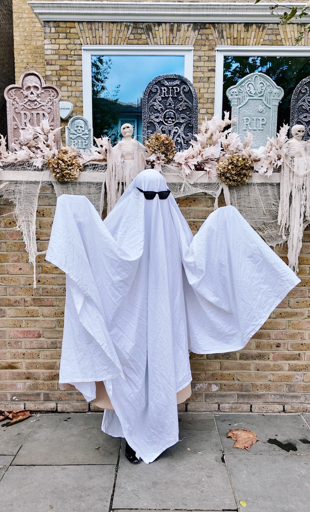 halloween_in_london_2025_victoria_road_kensington_ghost