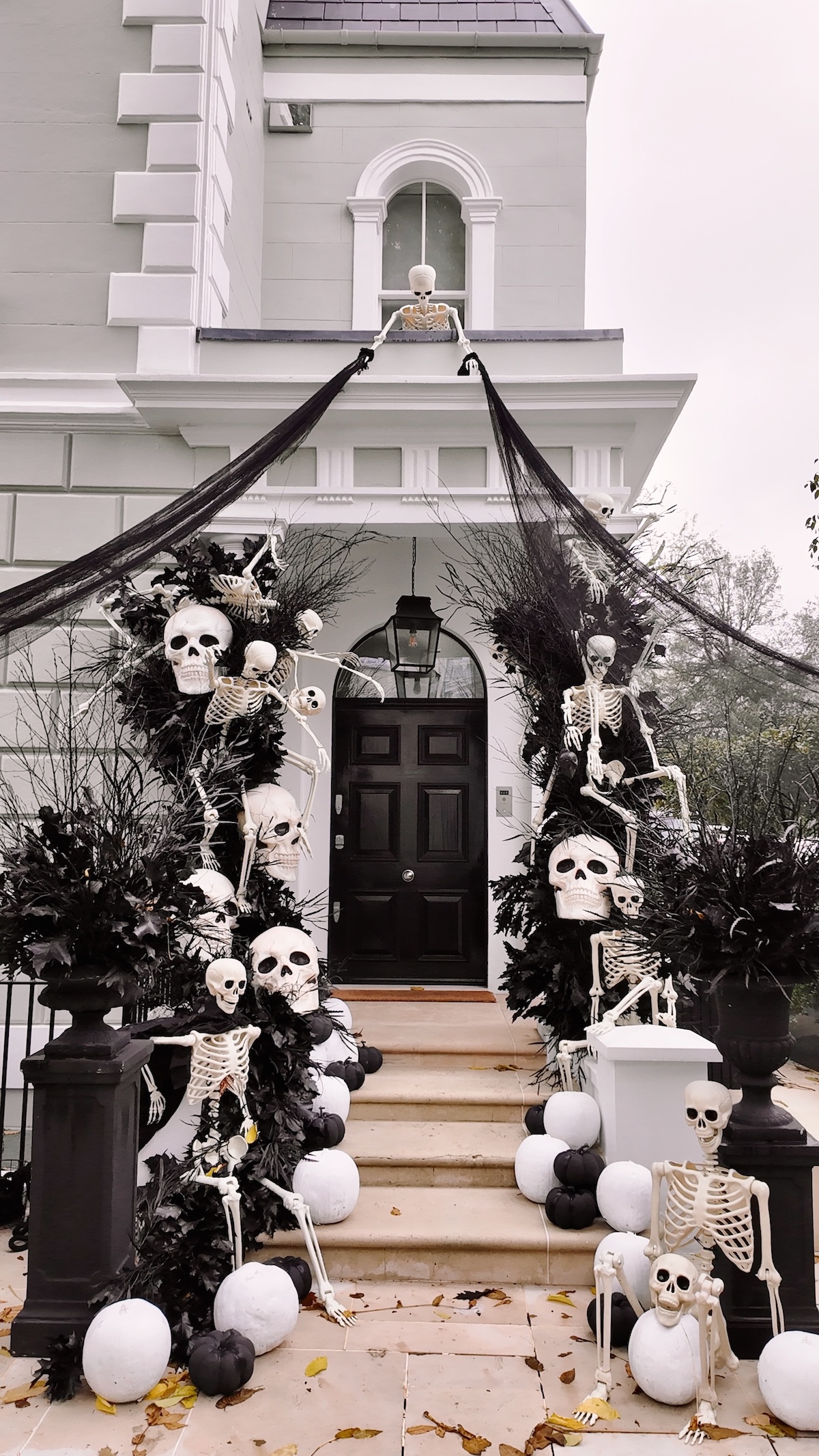 halloween_in_london_2025_skeletons_elgin_crescent_notting_hill
