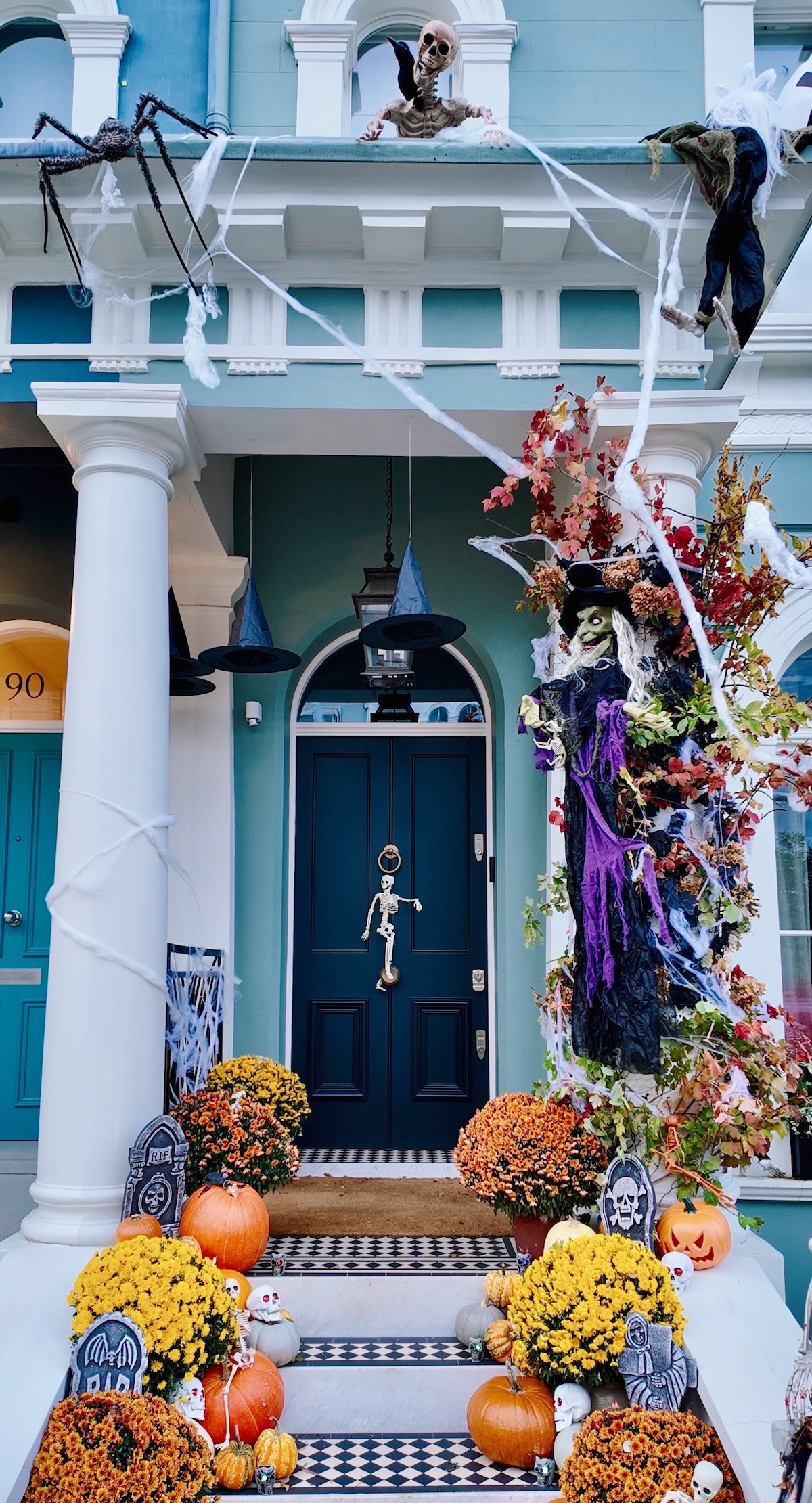 london_halloween_2025_elgin_crescent_notting_hill