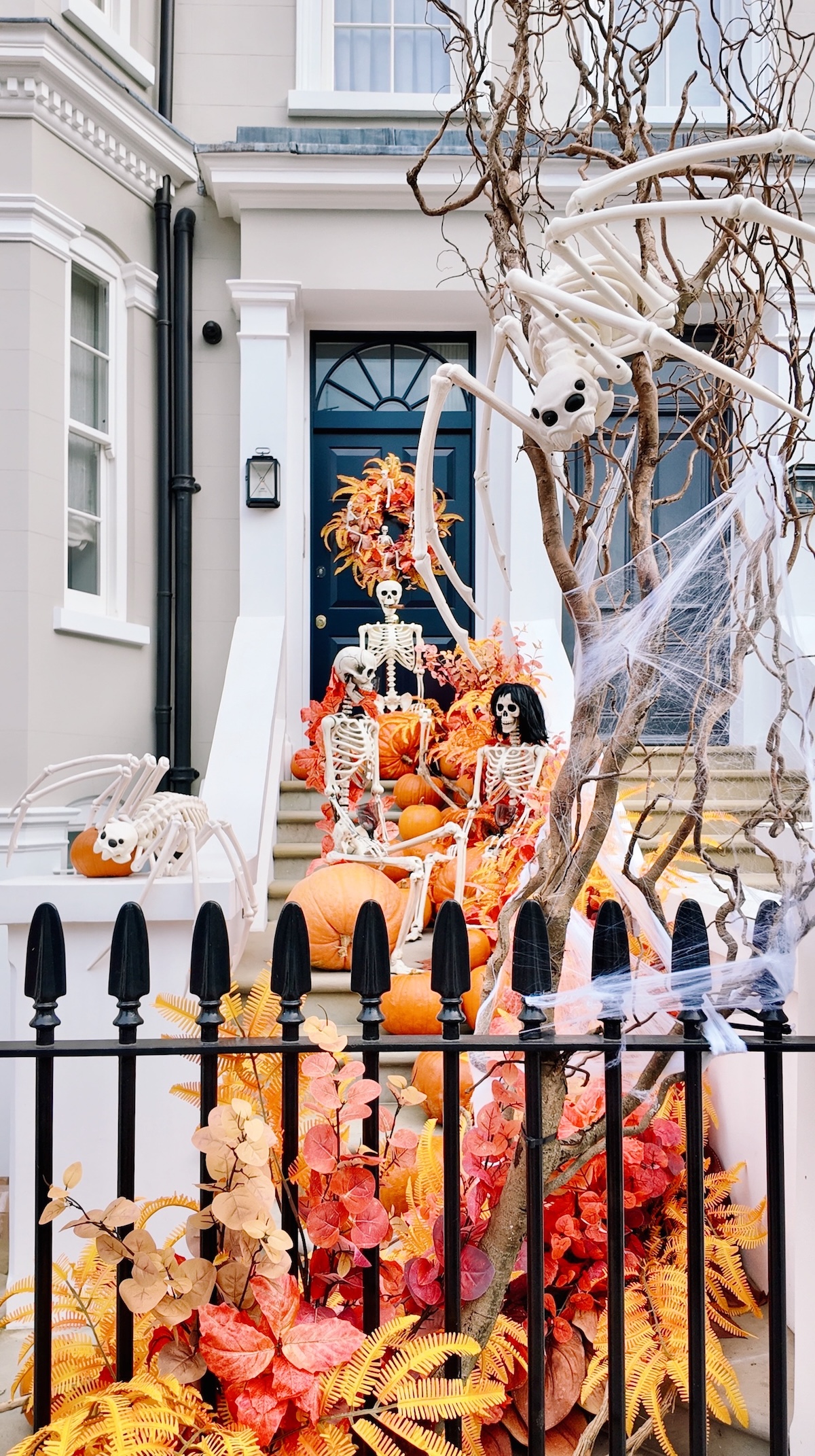 london_halloween_2025_victoria_road_kensington