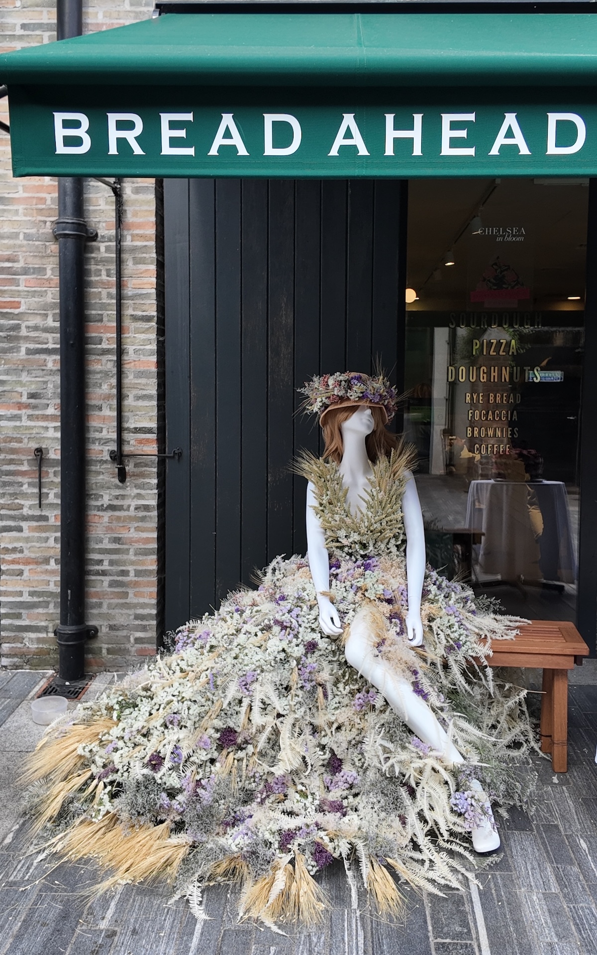 chelsea_in_bloom_2025_bread_ahead_pavilion_road