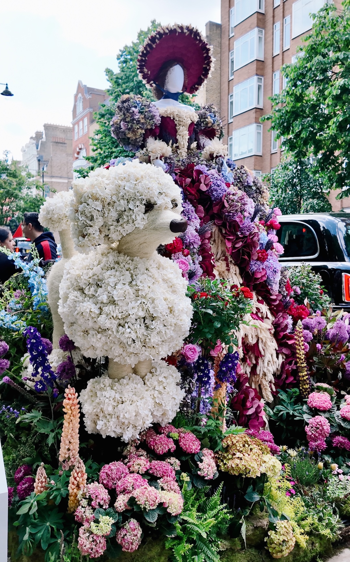 chelsea_in_bloom_2025_poodle_sloane_square