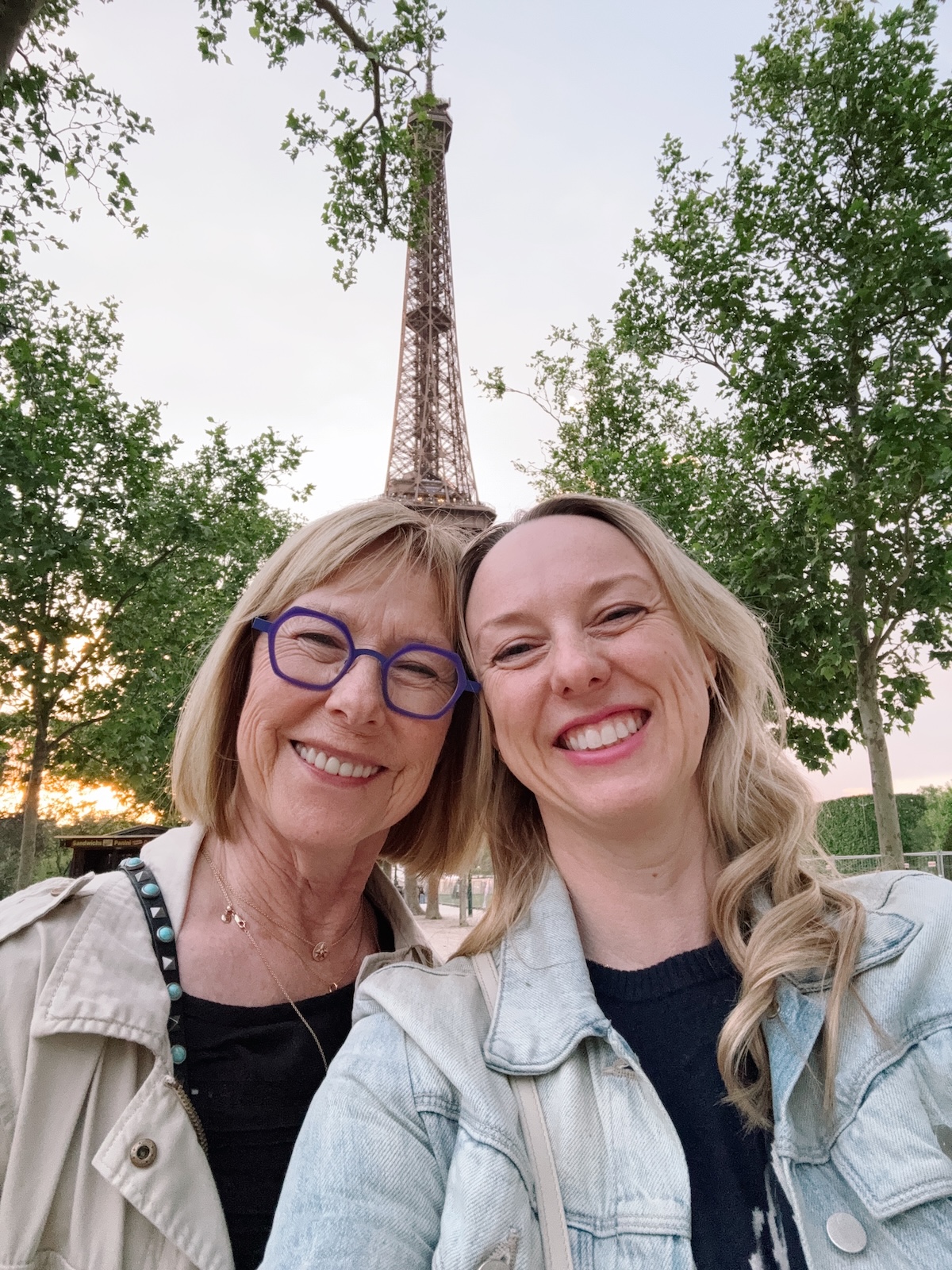 paris_girls_trip_eiffel_tower