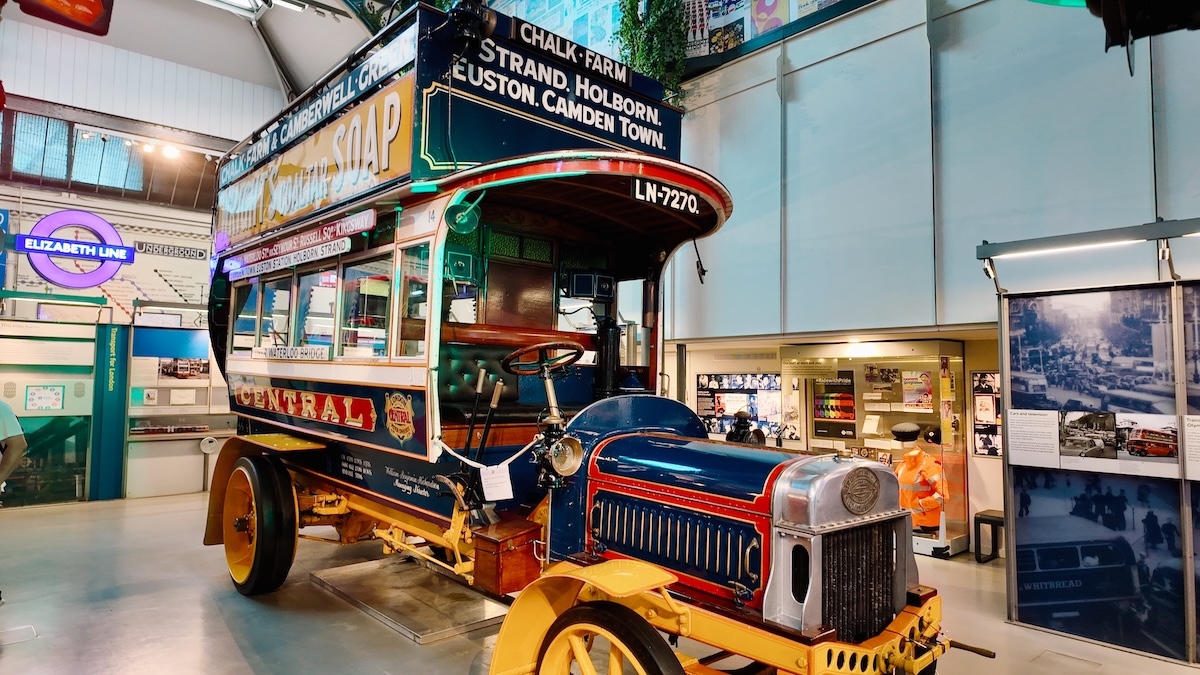 london_transport_museum_covent_garden_guide_inside
