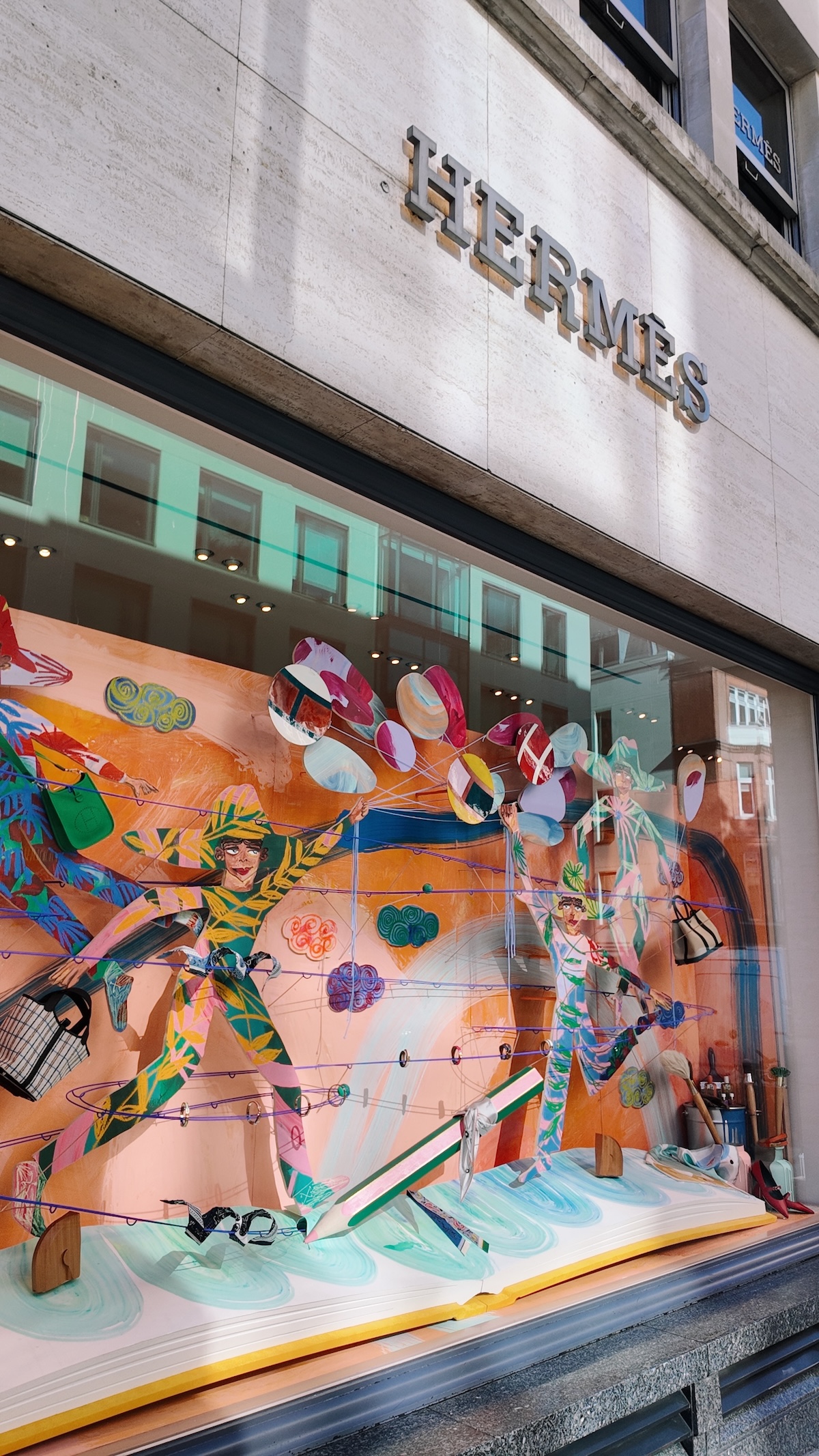 hermes_autumn_window_london