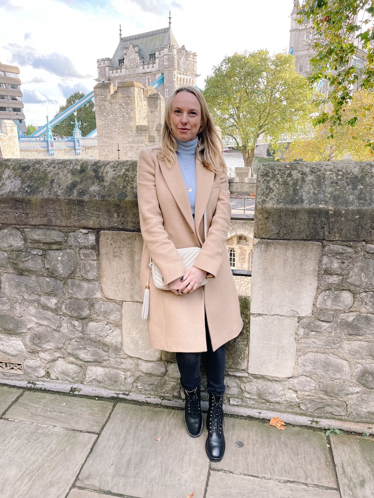 tower_of_london_view_of_tower_bridge_autumn