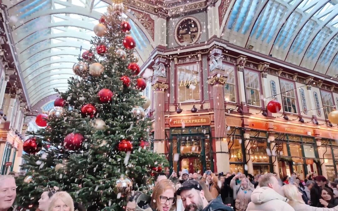 A Christmas Walk Through The City, East London & Markets