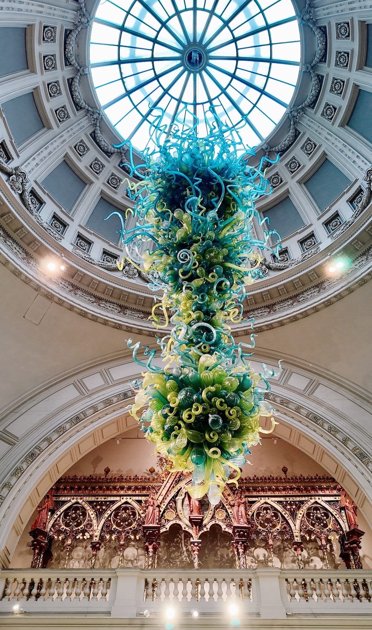 victoria_and_albert_glass_chandelier
