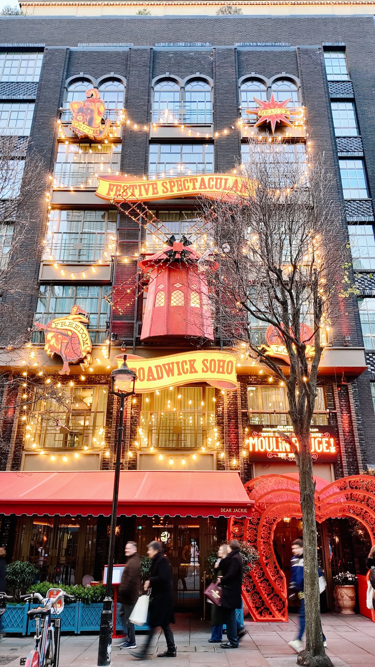 winter_walk_london_broadwick_hotel_moulin_rouge_christmas_display
