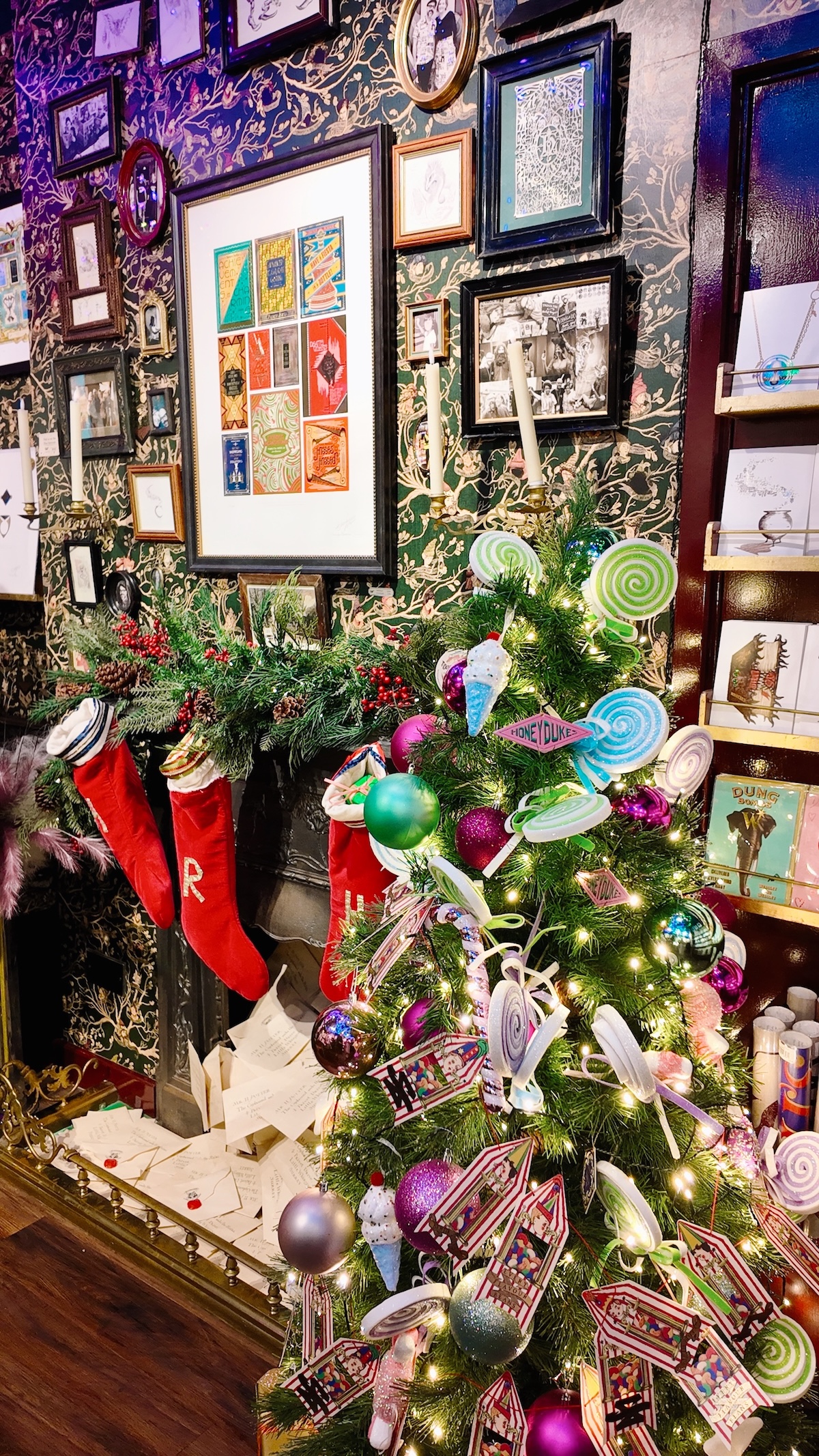 winter_walk_london_house_of_minalima