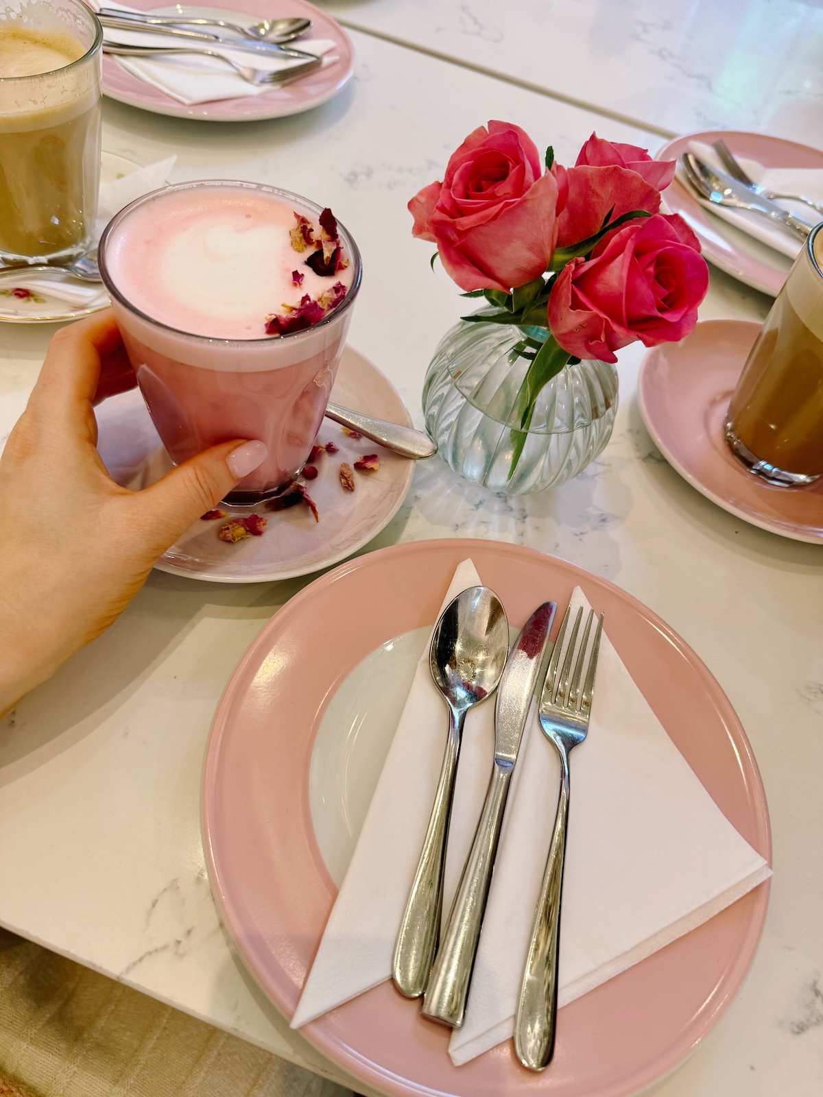 peggy_porschen_cafe_rose_drink