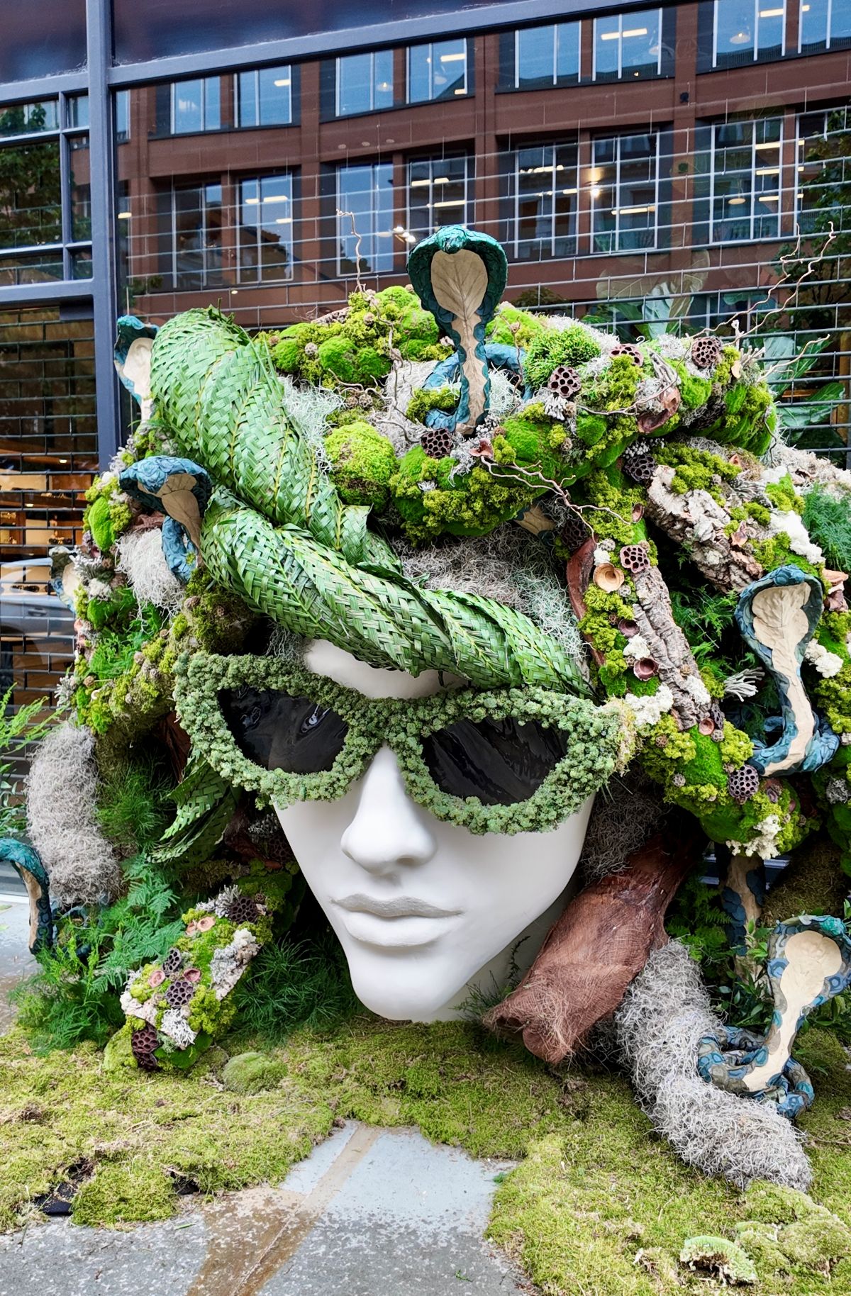 oliver_peoples_chelsea_in_bloom_2026