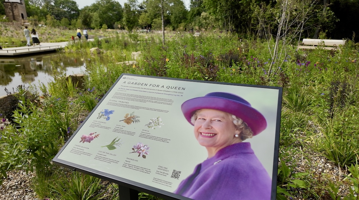 regents_park_london_queen_elizabeth_II_garden