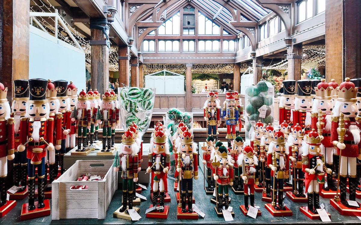 Liberty_at_christmas_20252.JPG