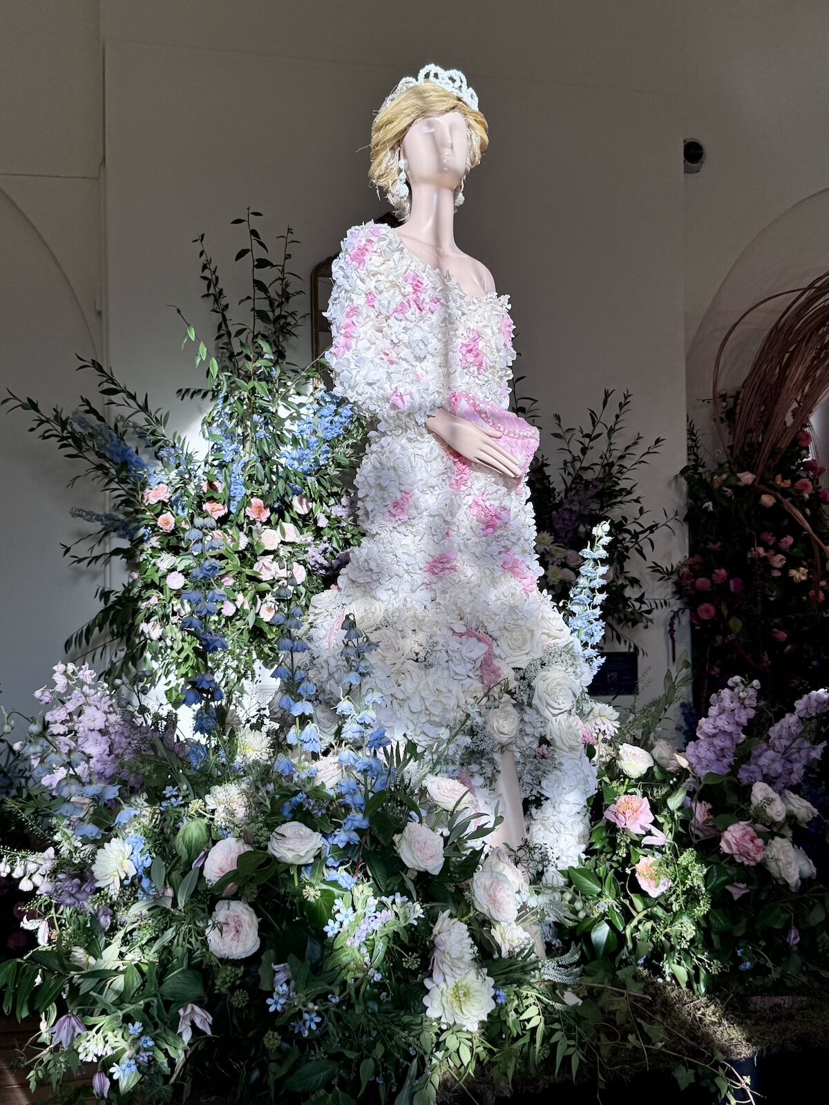 diana_exhibition_flowers_best_dressed_claridges