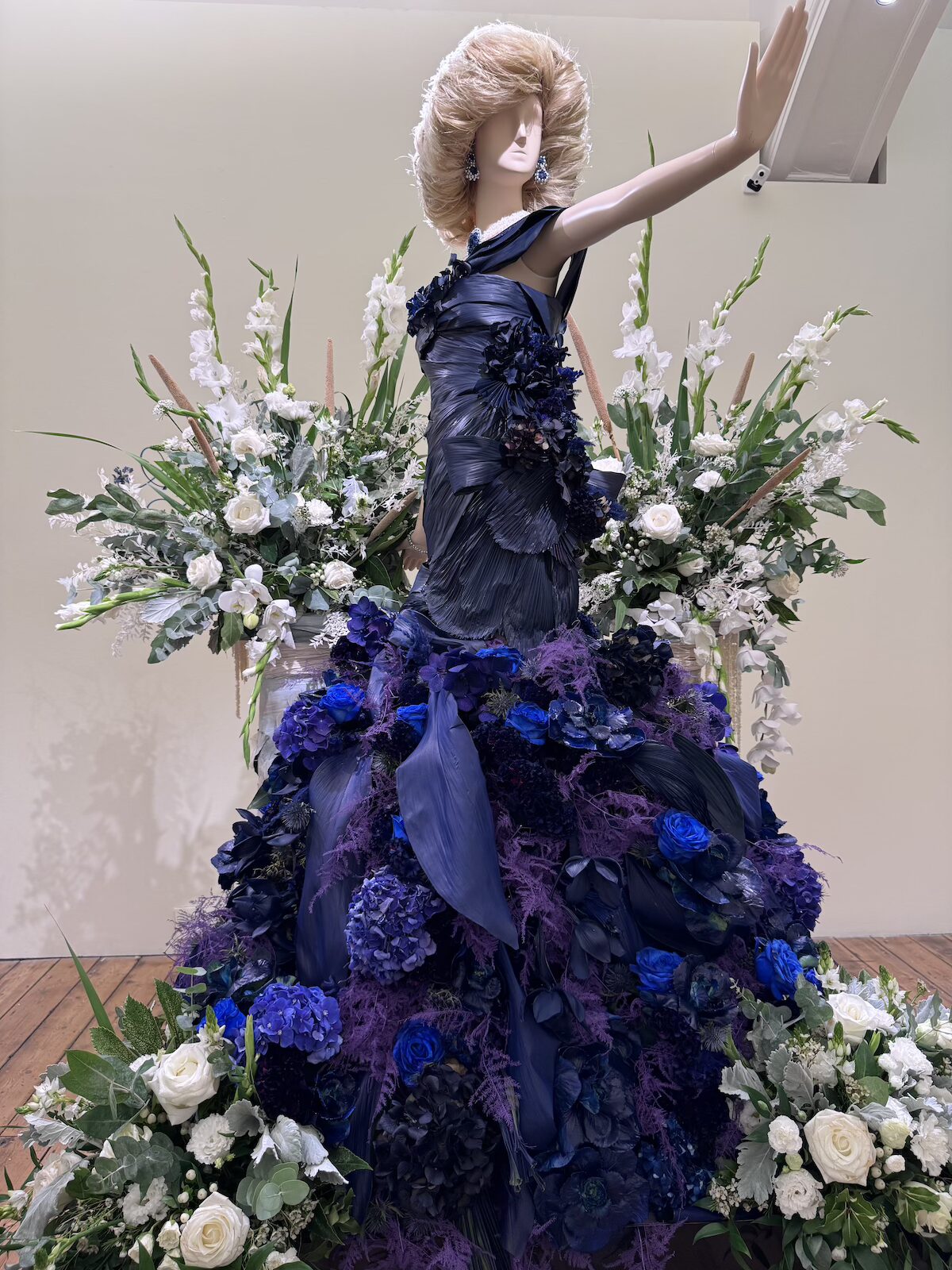 diana_exhibition_flowers_best_dresses