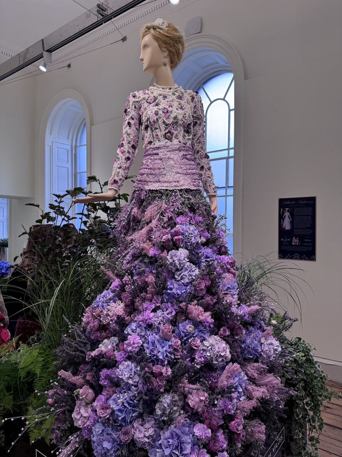 diana_exhibition_flowers_best_dresses