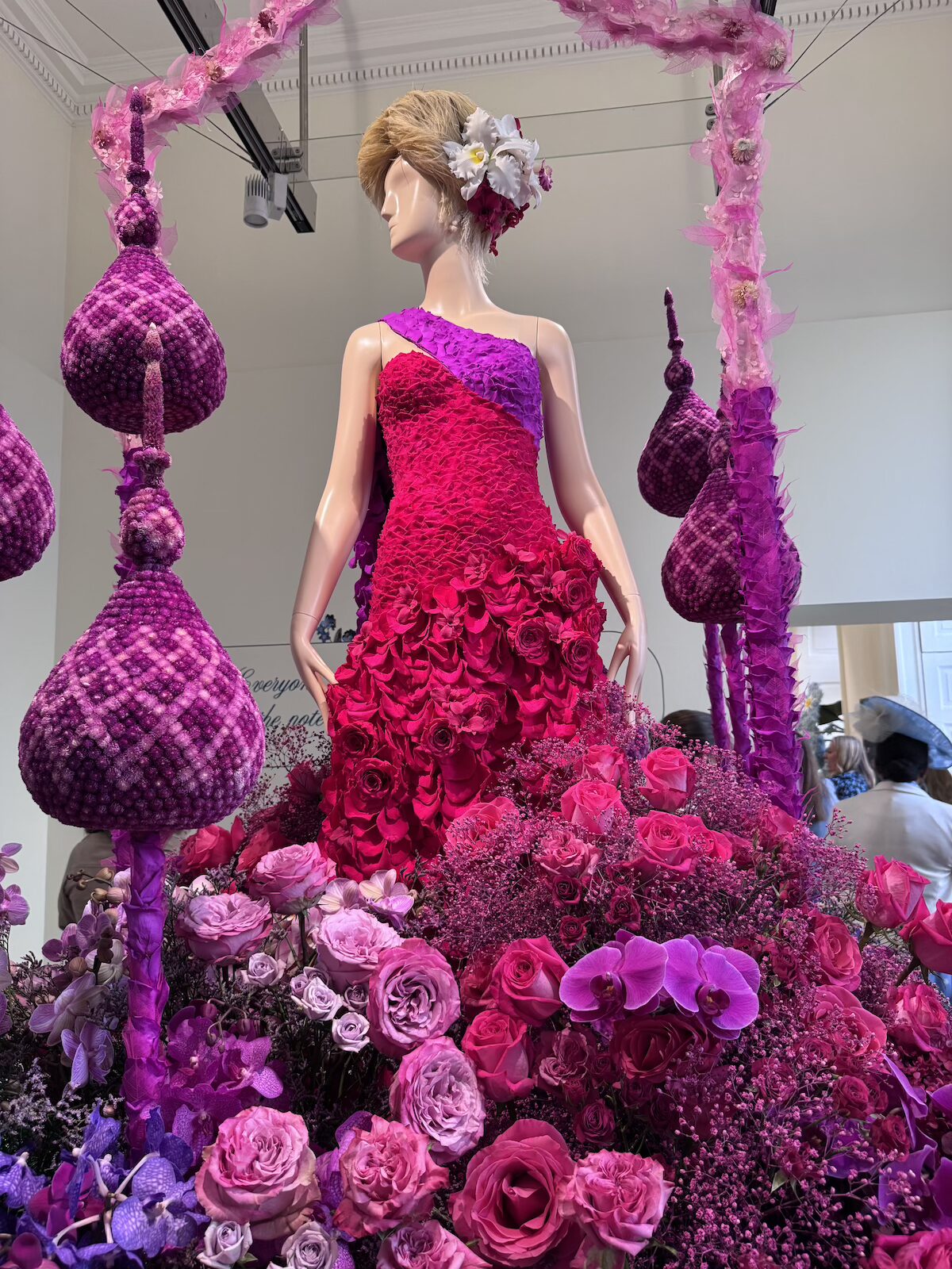 diana_exhibition_flowers_best_dresses